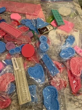 Approx. 70 Pc Silicone Fondant & Cake Decorating Mold Lot Flowers Lace Borders